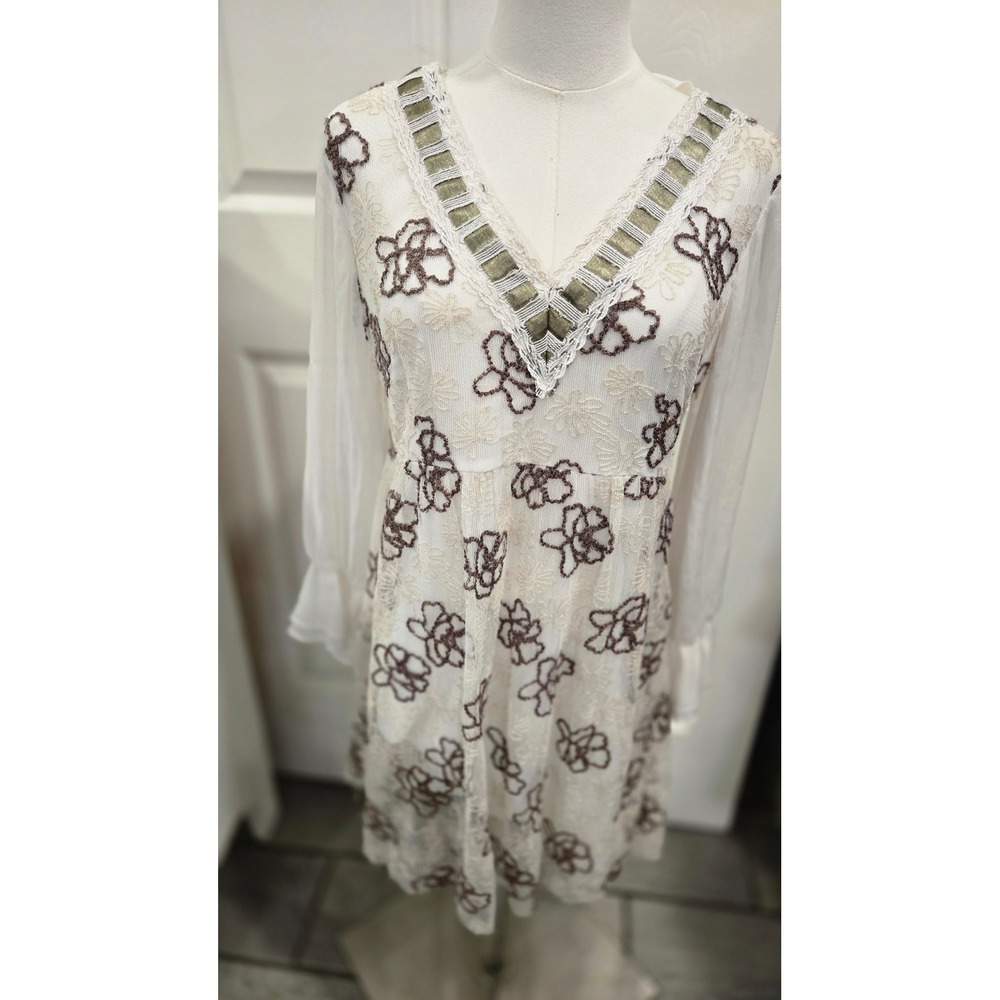 NWT Young Essence Floral Embroidered Mesh V-Neck Tunic Top Cream Brown - Medium
